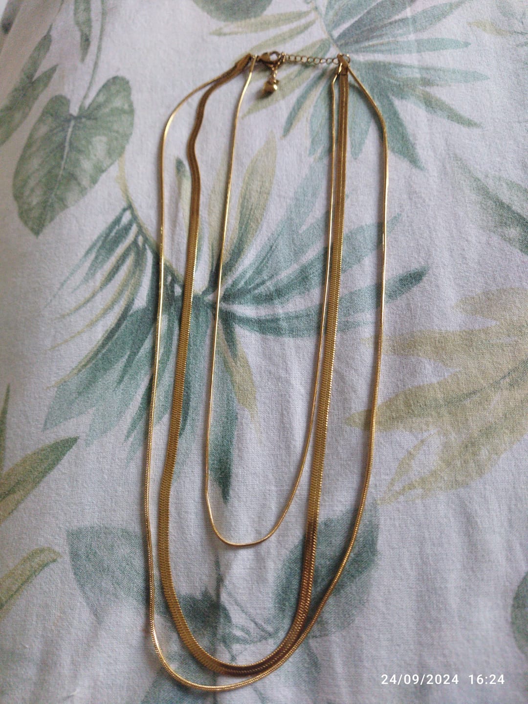 Customer photo review of Colar Celina Trio Camadas Malha Banhado em Ouro 18K