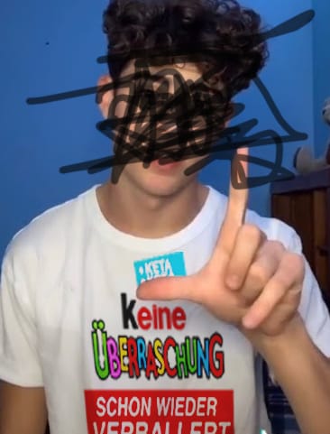 Customer photo review of Party T-Shirt "Keine Überraschung" Basic Shirt Unisex