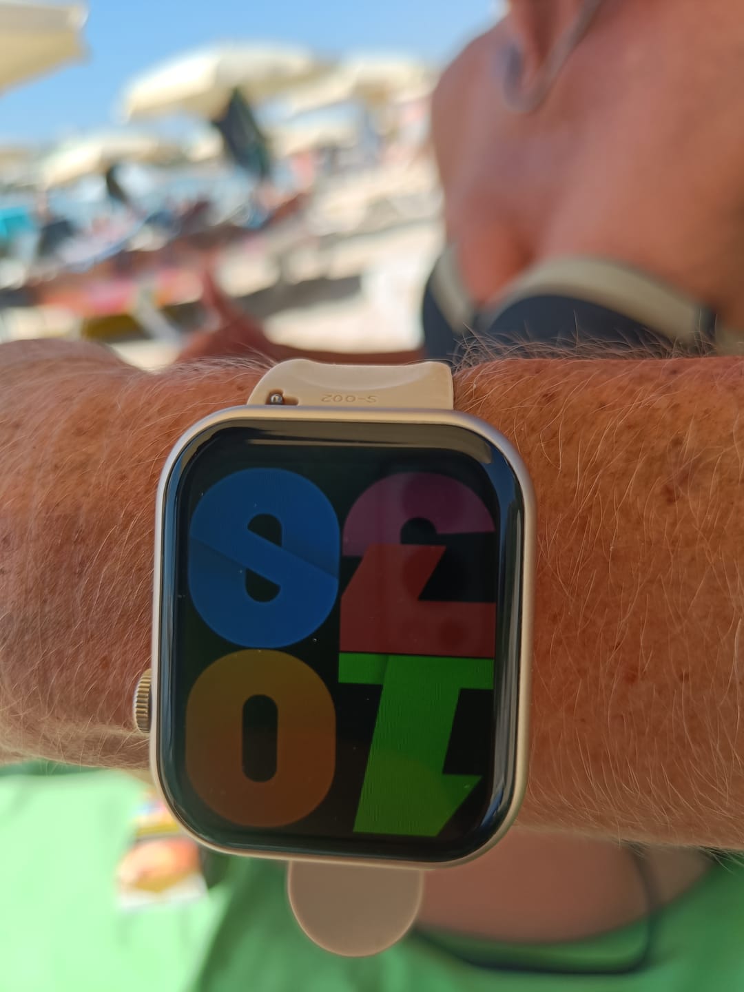 Customer photo review of Top Performance Smartwatch mit Gesundheitstracking / IP67 Wasserdichtigkeit / 35 Tage Akkulaufzeit / 100 Sportmodi