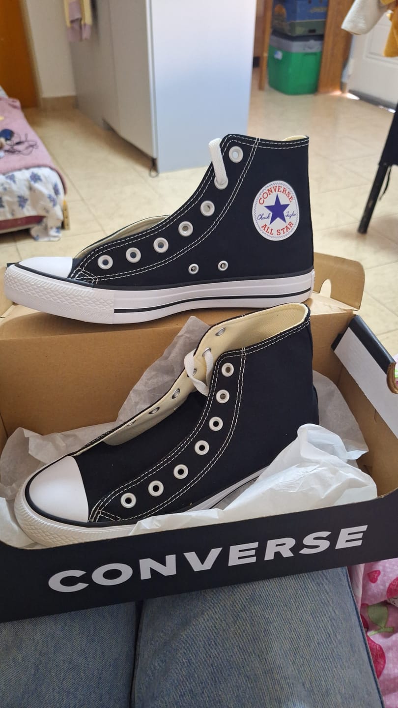 Customer photo review of Zapatillas Converse Chuck Taylor Hi Negro