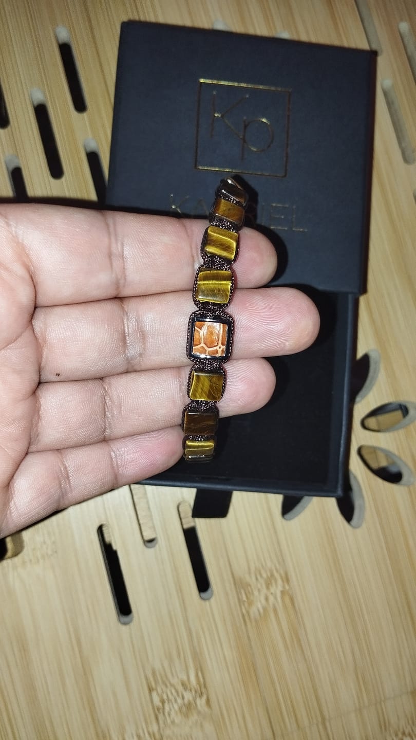 Customer photo review of Pulsera Strength Eye of Tiger Private Collection