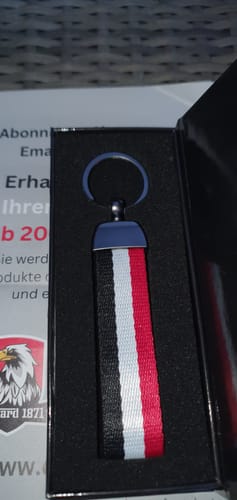 Customer photo review of Exklusiver Schlüsselanhänger mit gewebtem Band