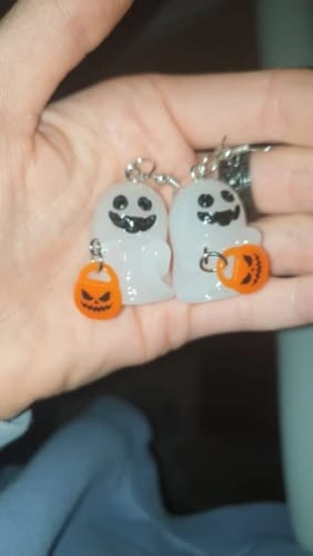 Customer photo review of 👻 Glow in the Dark Ghosties Necklace & Earring Set👻