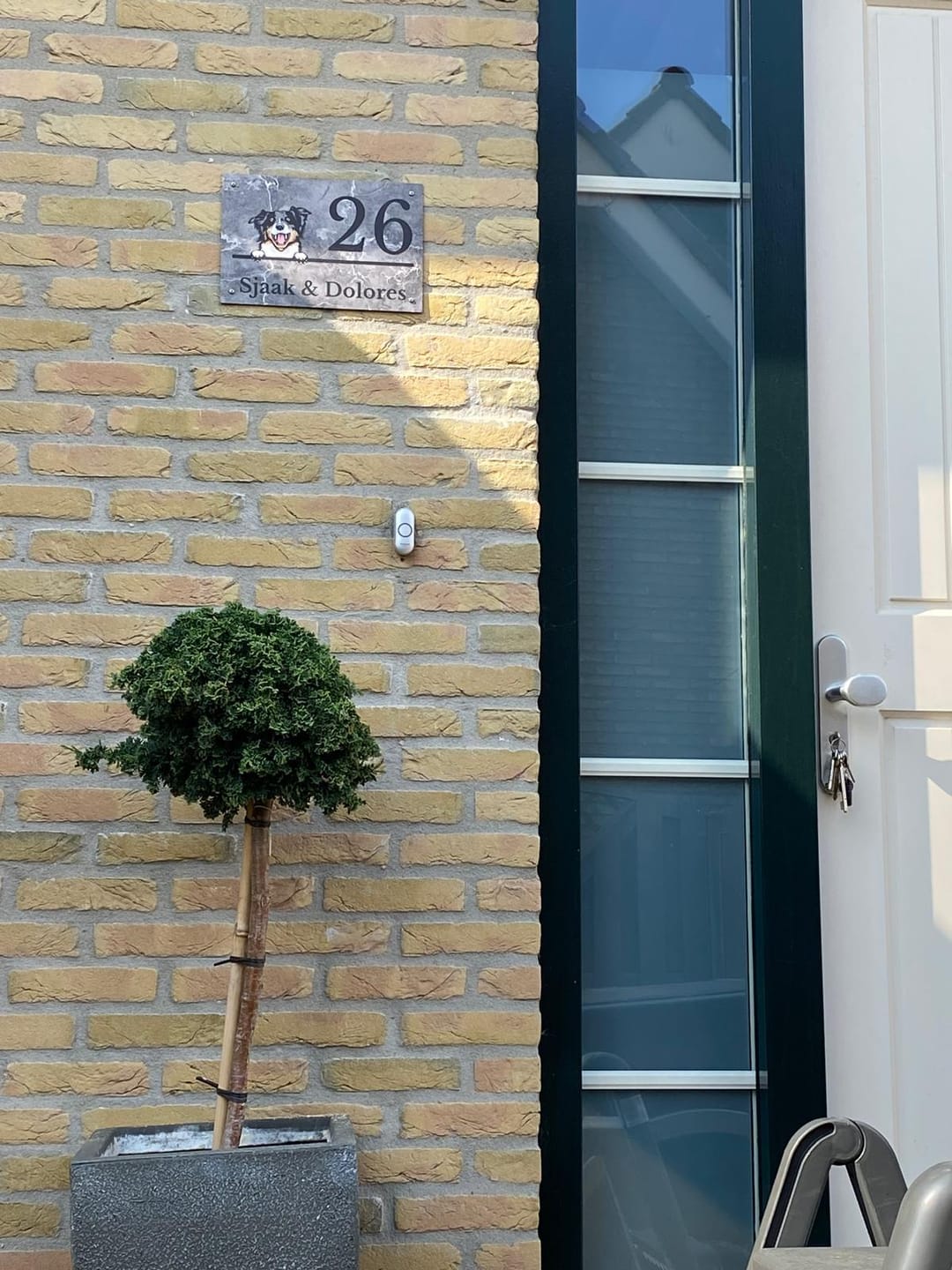 Customer photo review of Huisnummer met marmerlook - Gepersonaliseerd deurbordje