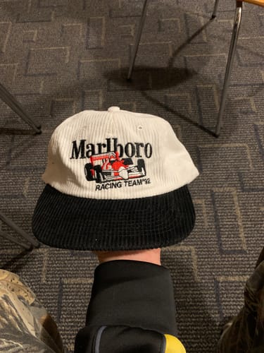 Customer photo review of Marlboro Retro Lid