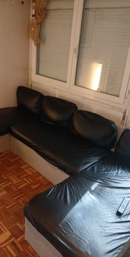 Customer photo review of Noir - Housse en Simili cuir pour Coussins de Canapé