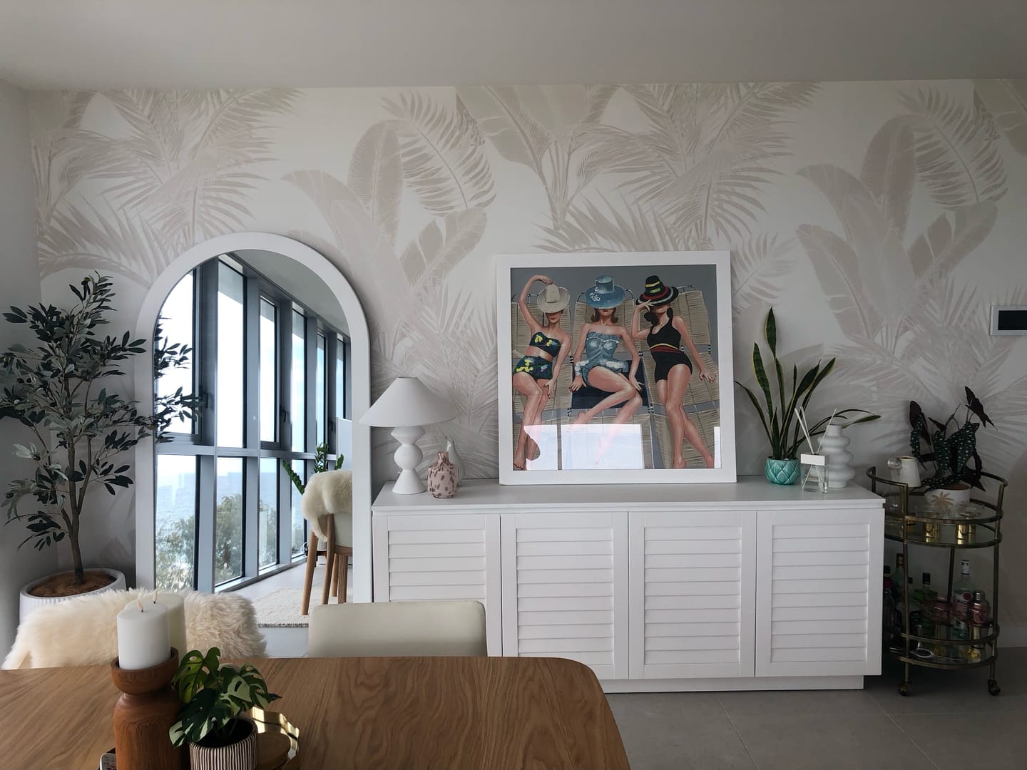 Customer photo review of Luxe Tropical in Sand Wallpaper