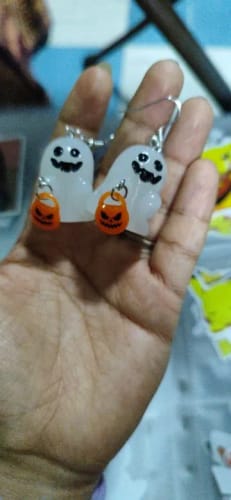 Customer photo review of 👻 Glow in the Dark Ghosties Necklace & Earring Set👻