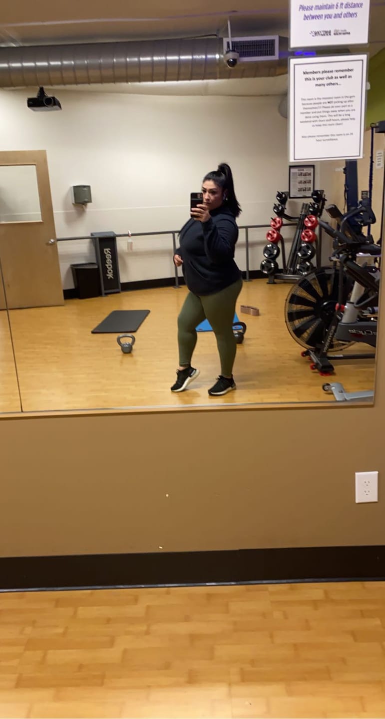 Customer photo review of ESSENTIAL LEGGINGS