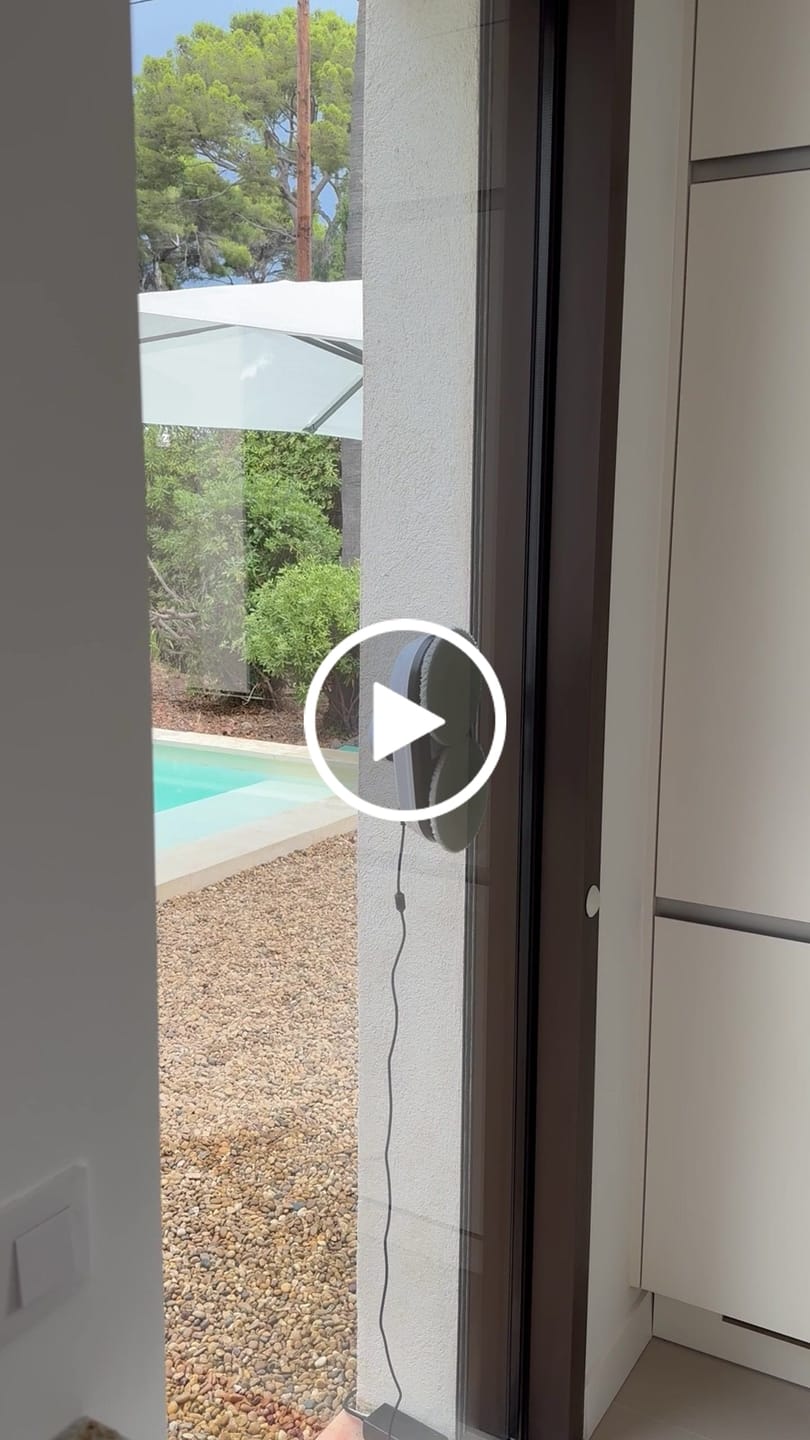 Customer video review of Robot lave vitre V3CLEAN