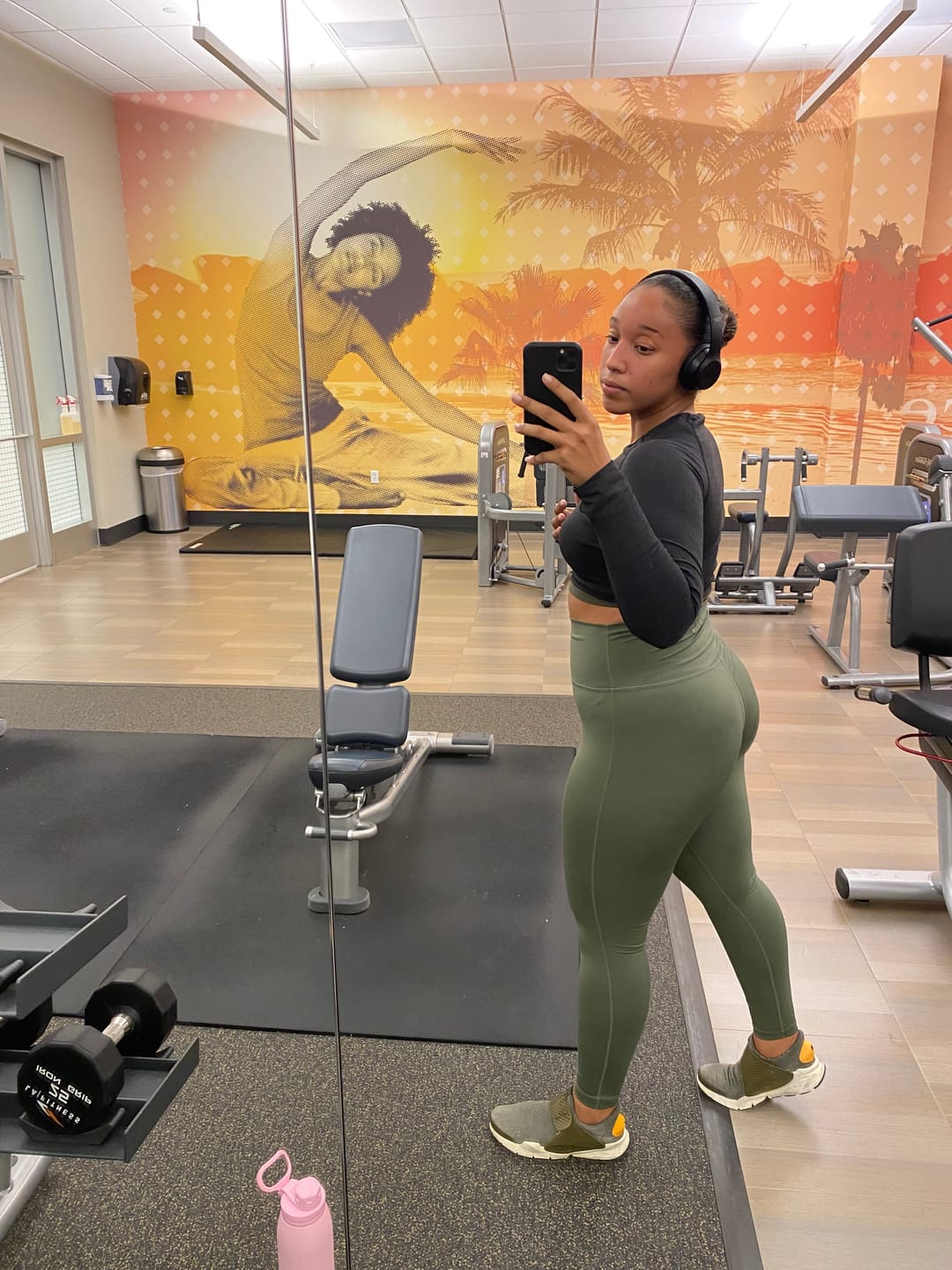 Customer photo review of ESSENTIAL LEGGINGS