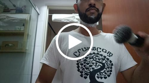 Customer video review of Ubersuave Eco-Razor Black & Chrome Imitation Ebony Shaving Brush (Synthetic Silvertip)