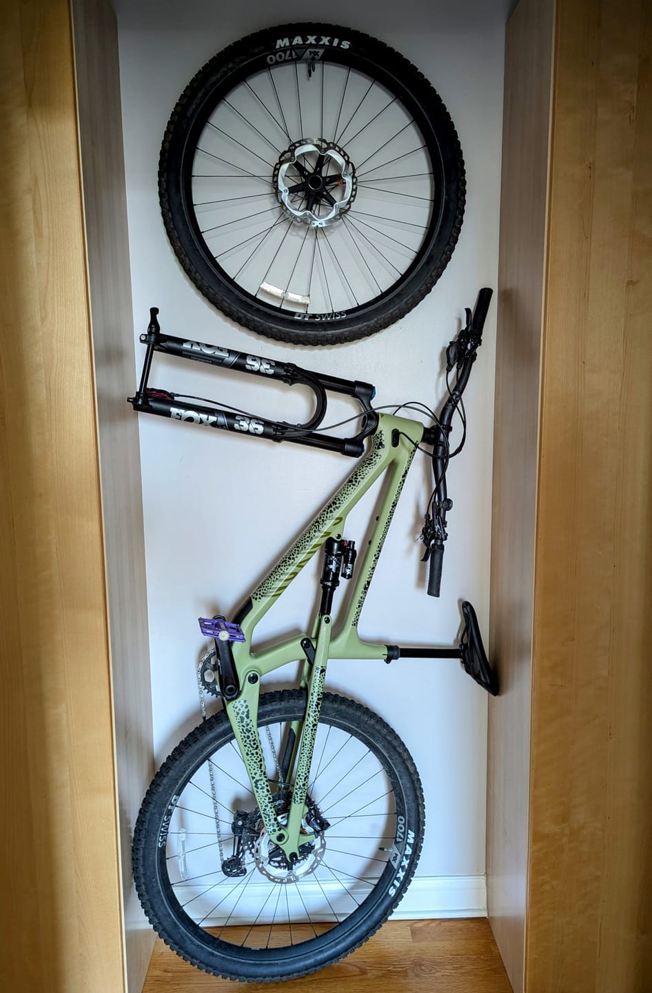 Customer photo review of Cheetah Frame Keeper