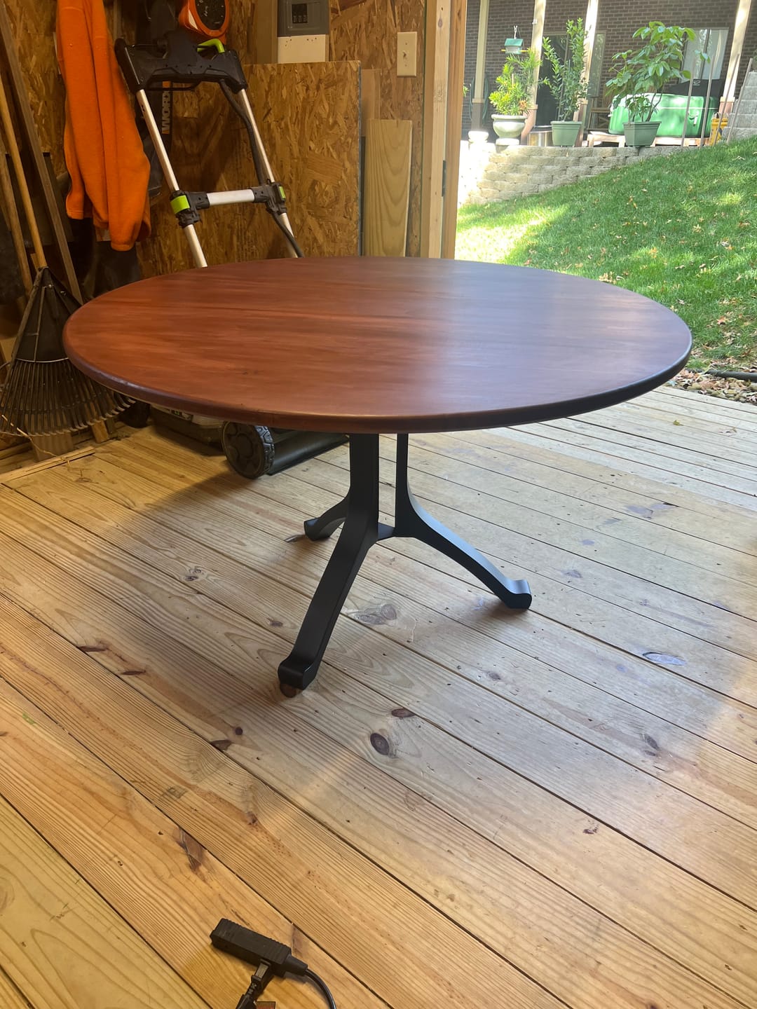 Customer photo review of Table Base 213S Wishbone 28H for Round Dining Tabletop