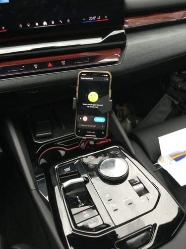 Customer photo review of Wegman Telefoonhouder met QI Draadloze Oplader Auto (15W autolader) - Ventilatierooster, Raam, Dashboard - Magsafe