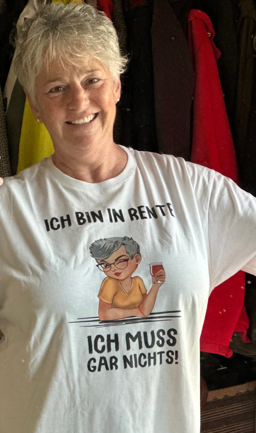 Customer photo review of Ich muss nichts - Personalisiertes T-Shirt zur Rente