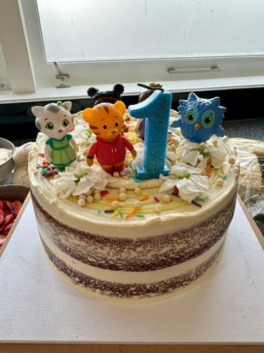 Customer photo review of funfetti cake