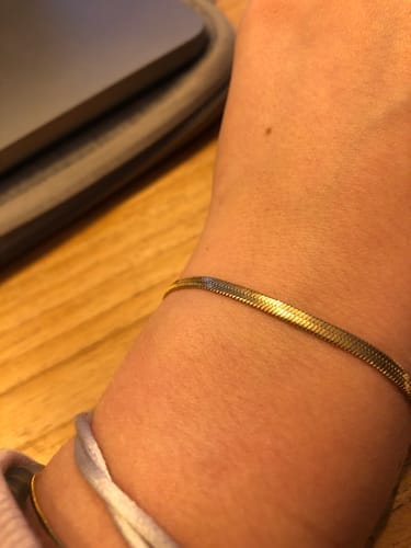 Customer photo review of Sarya Snake Chain Gold Bracelet
