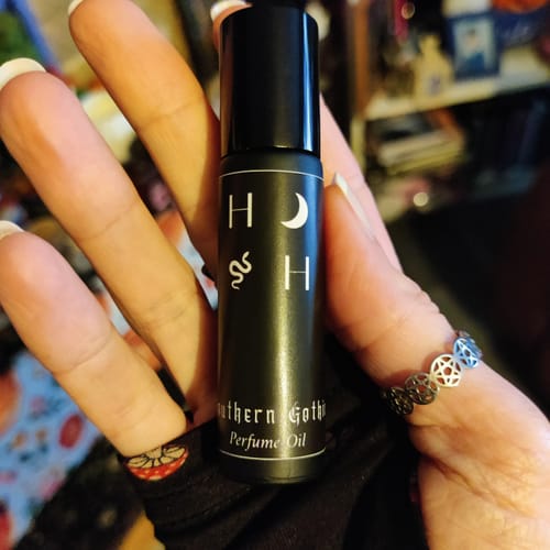 Customer photo review of Southern Gothic | Perfume Oil 10ml