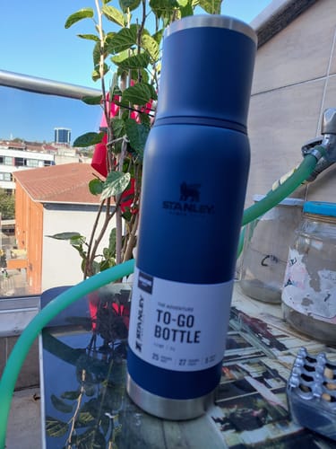 Customer photo review of Stanley Adventure To-Go Bottle Koyu Mavi 1 L