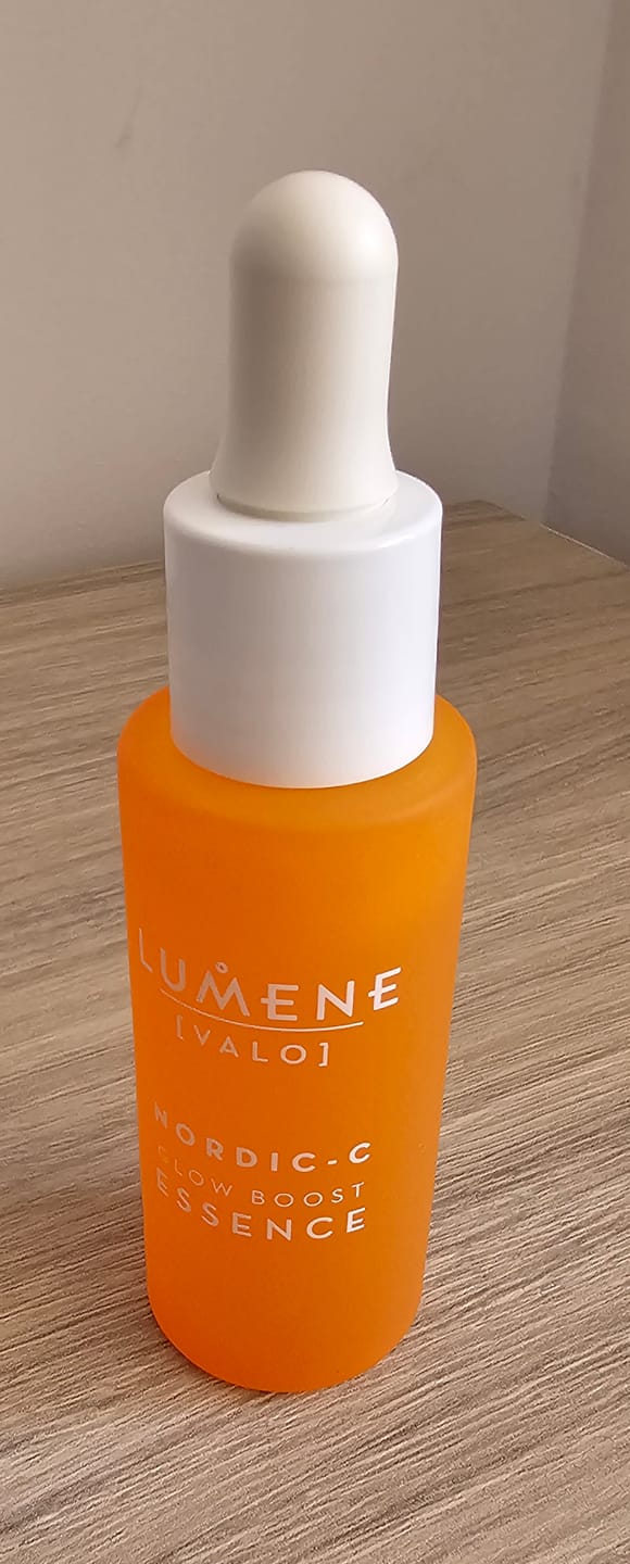Customer photo review of Хиалуронова есенция арктическо сияние с витамин С Lumene NORDIC-C Valo