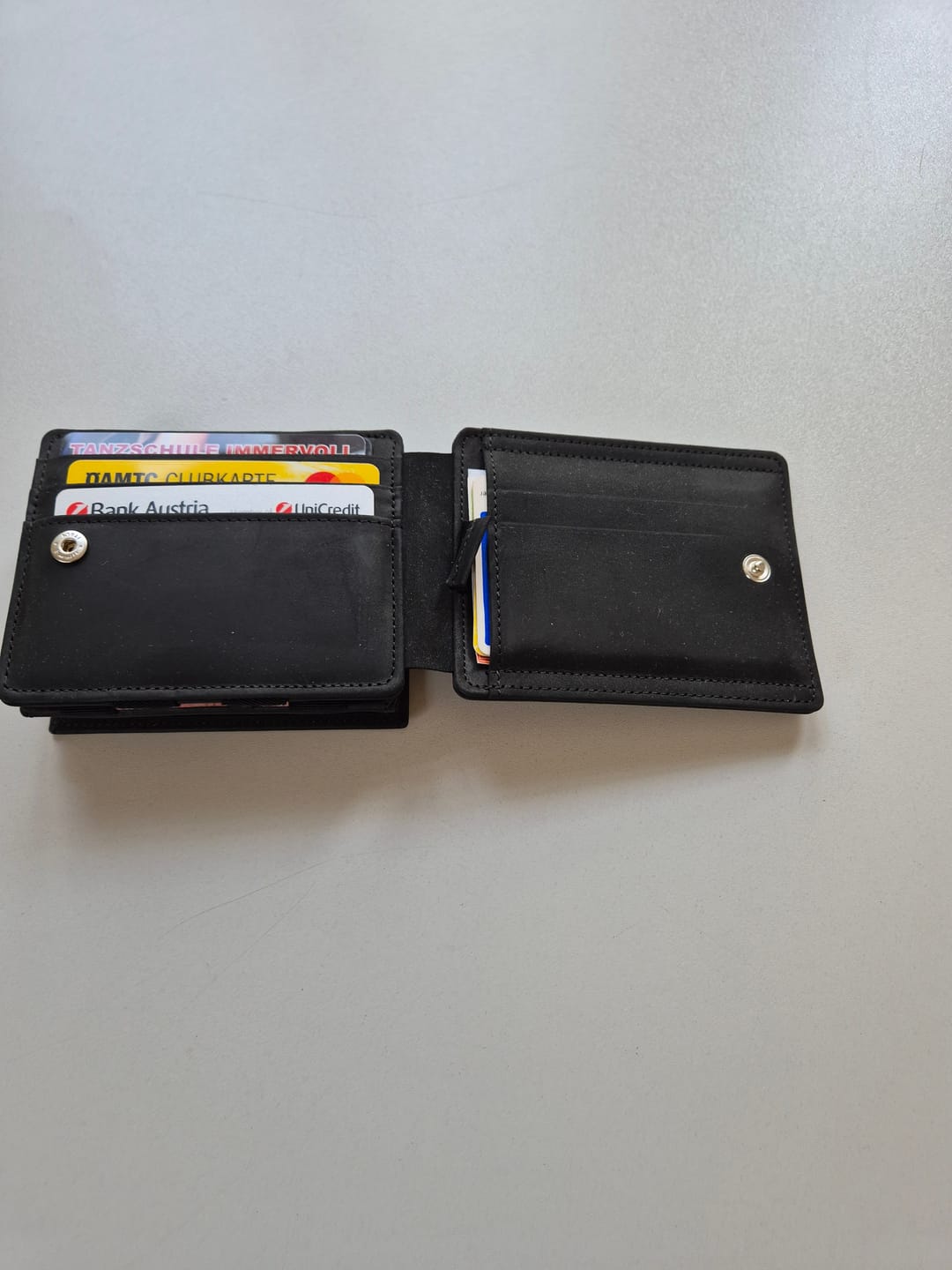 Customer photo review of Flap Boy XL - Magic Wallet with Coin Pocket