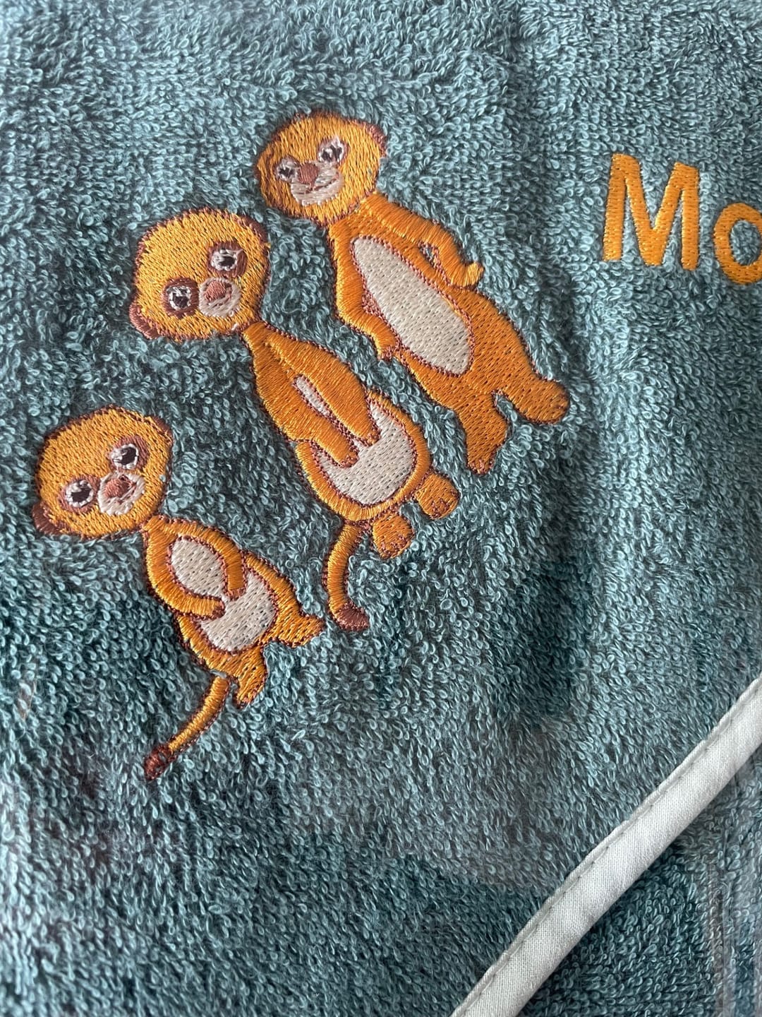 Customer photo review of Kapuzenhandtuch mit Namen grün Erdmännchen Motiv