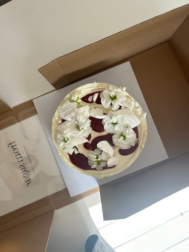 Customer photo review of vanilla & strawberry cake