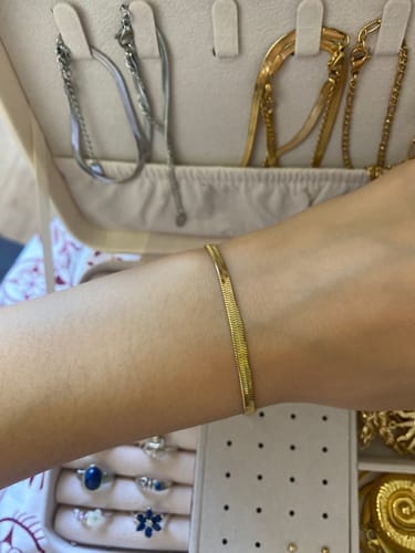 Customer photo review of Sarya Snake Chain Gold Bracelet