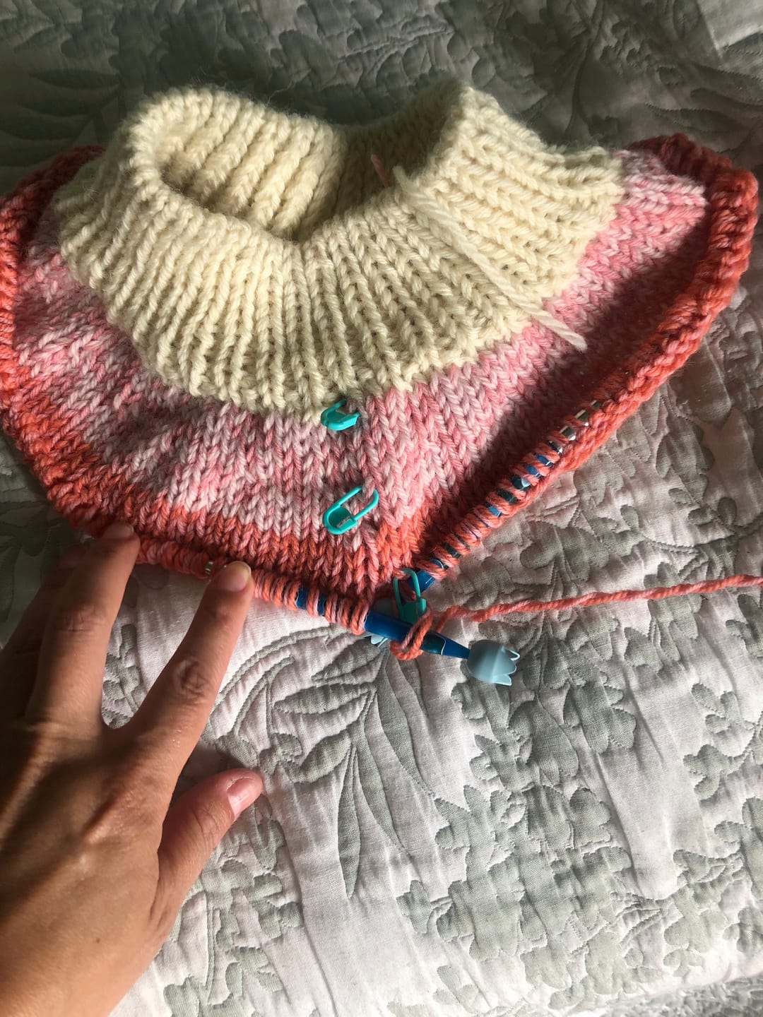 Customer photo review of Clase Sweater Arcoíris | Adulto