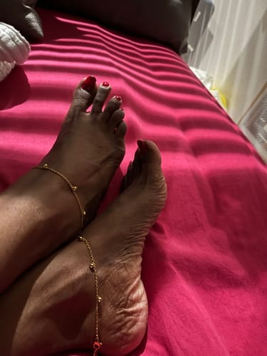 Customer photo review of Lana Crystal Droplet Anklet