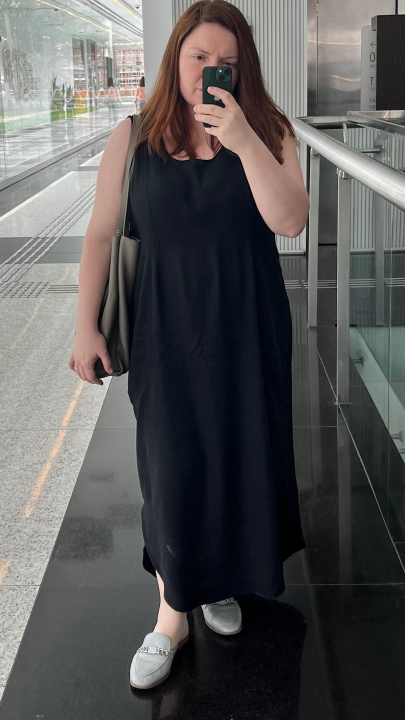 Customer photo review of Vestido Midi Linho Gabiroba Preto