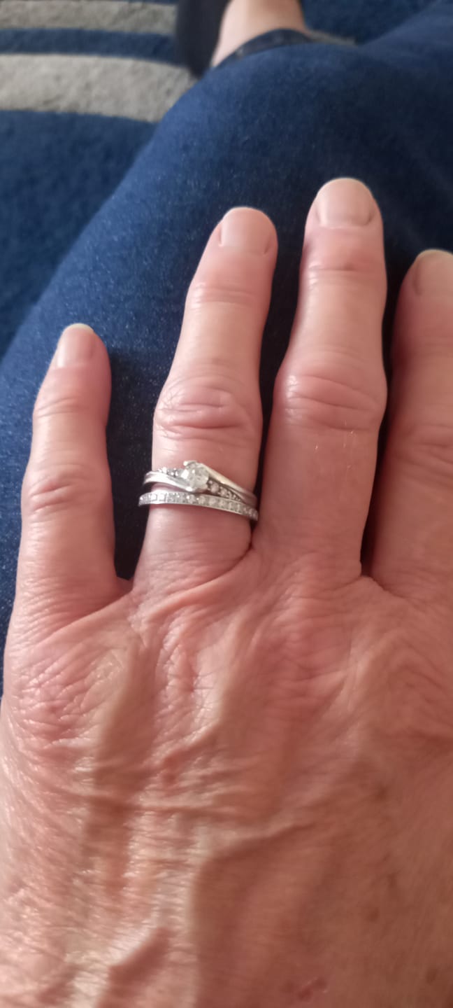 Customer photo review of White Gold 2mm Full Glitz Ring