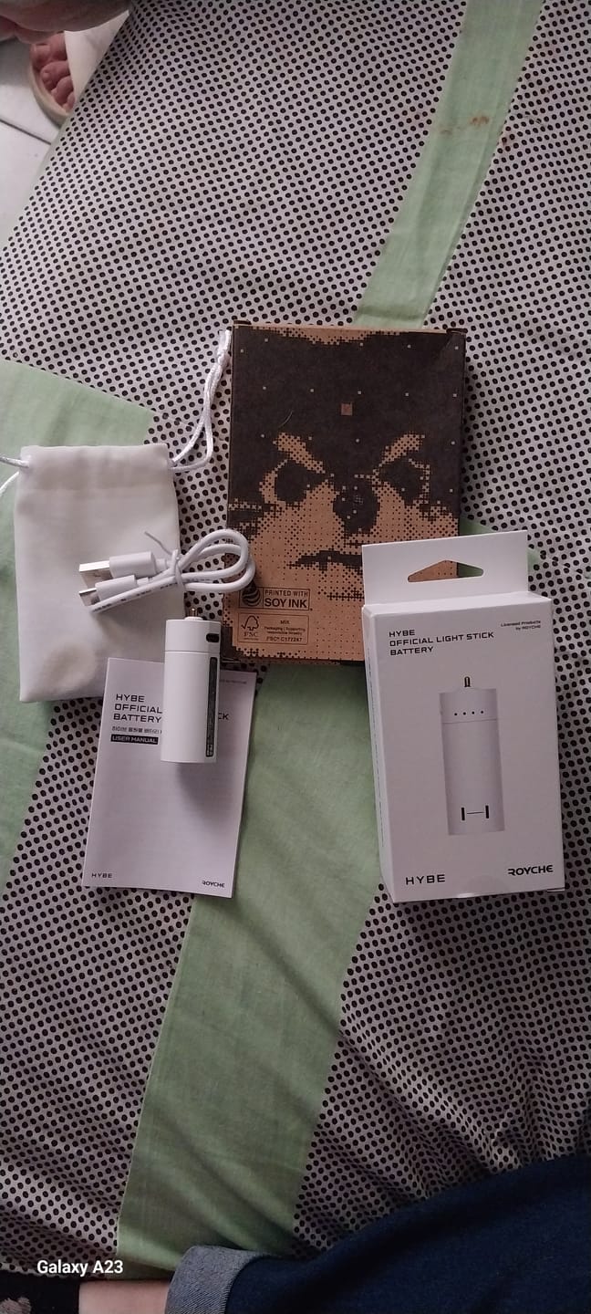 Customer photo review of BTS V - LAYOVER 1ST SOLO ALBUM WEVERSE VER.