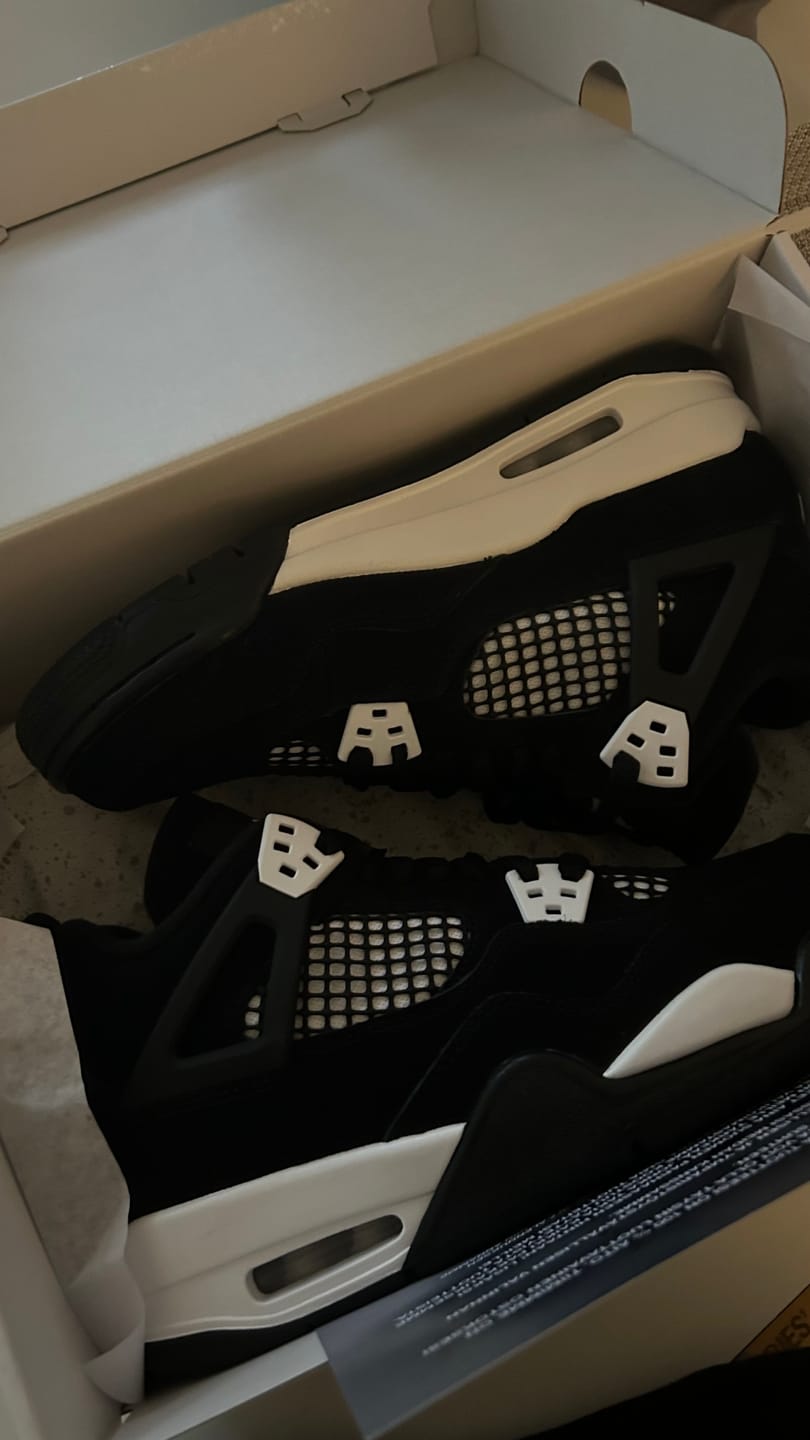 Customer photo review of Jordan 4 White Thunder