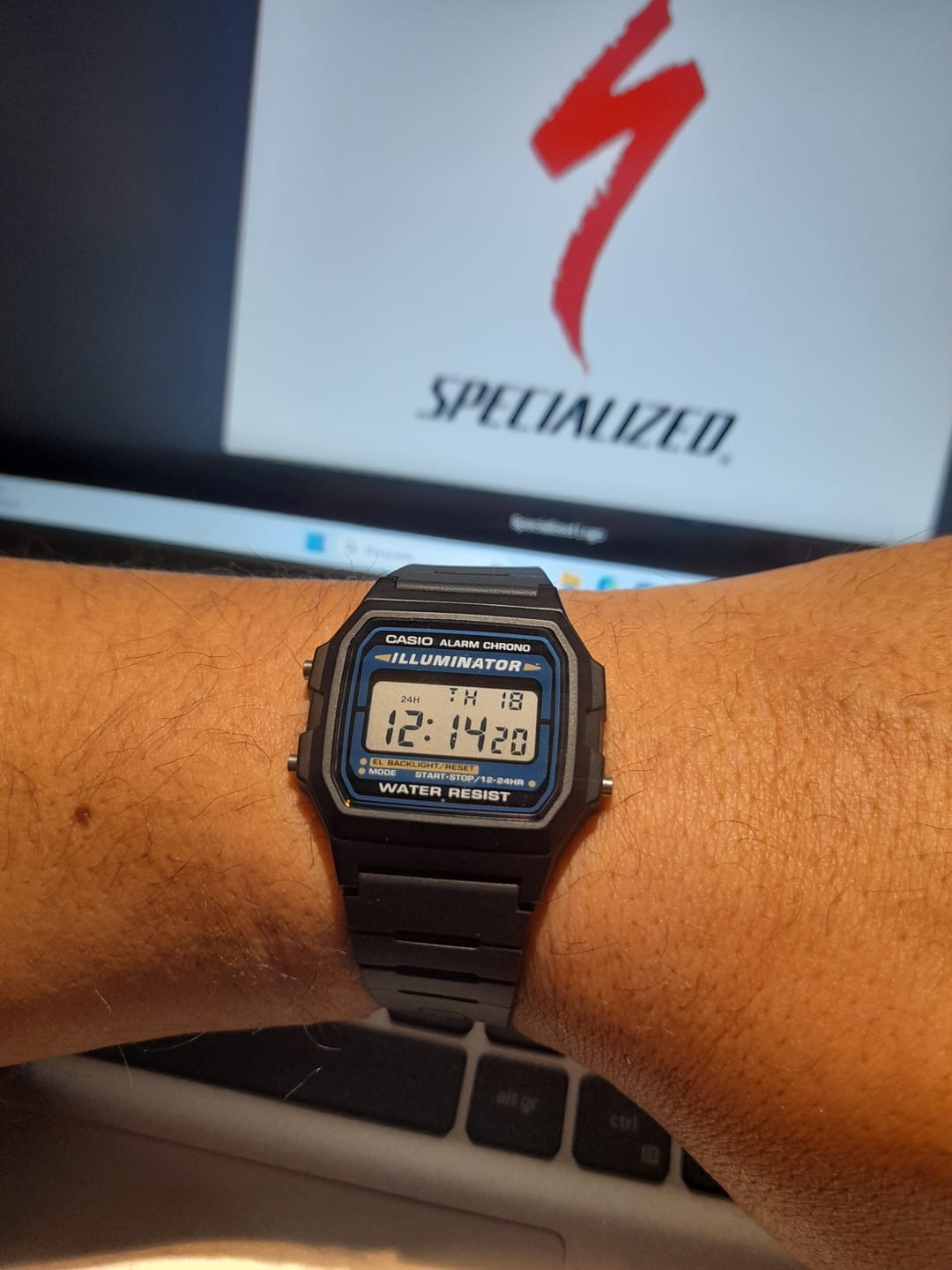 Customer photo review of Reloj Casio Vintage F-105W-1ADF Azul/Negro Illuminator