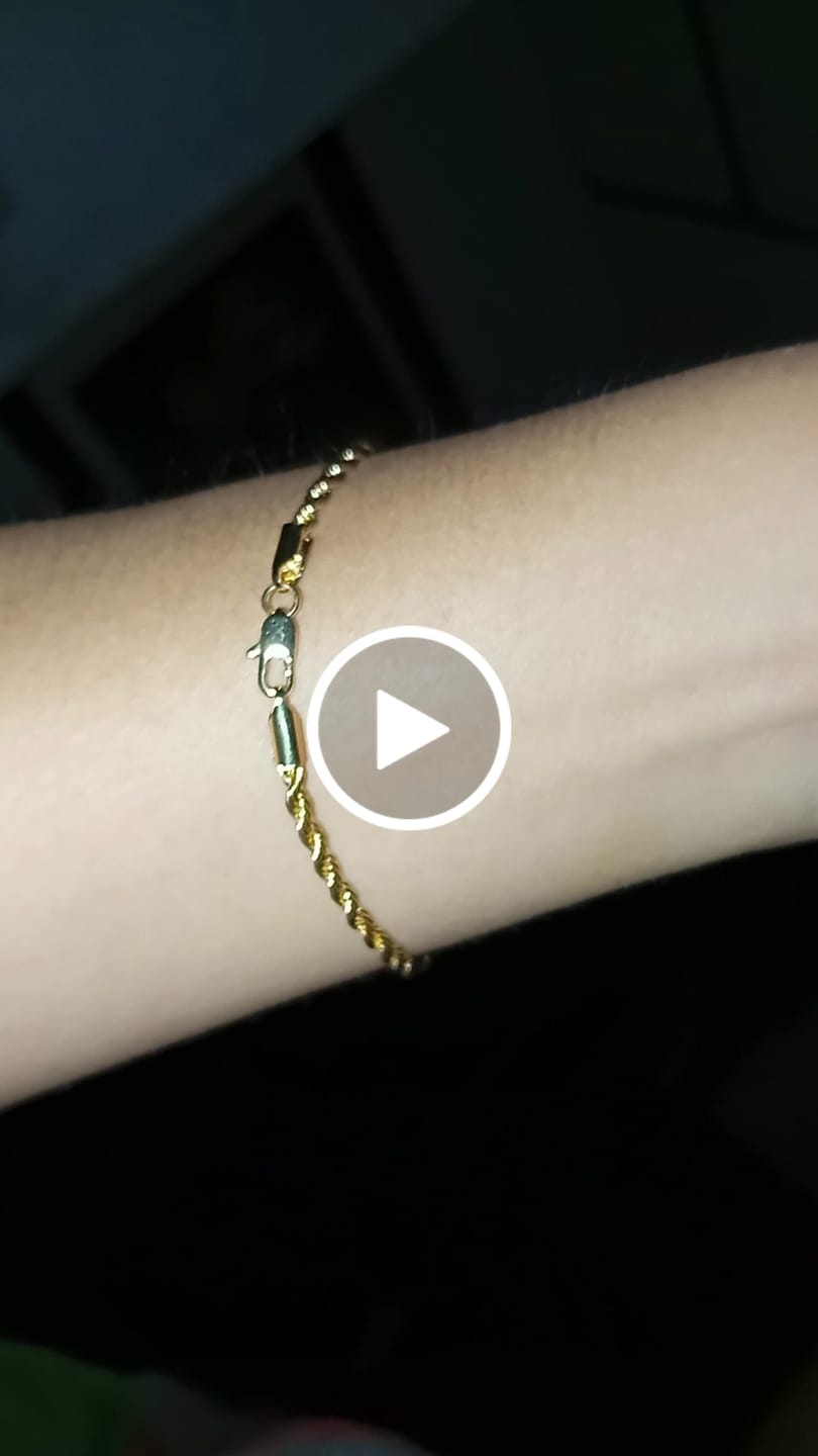 Customer video review of Pulsera Lazo en Oro laminado 18k