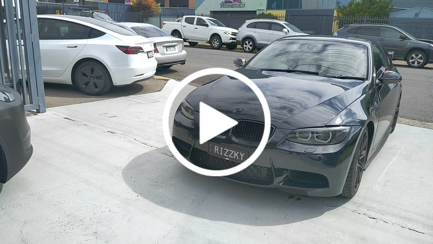 Customer video review of VIC Deluxe Licence Plate Custom Keychain