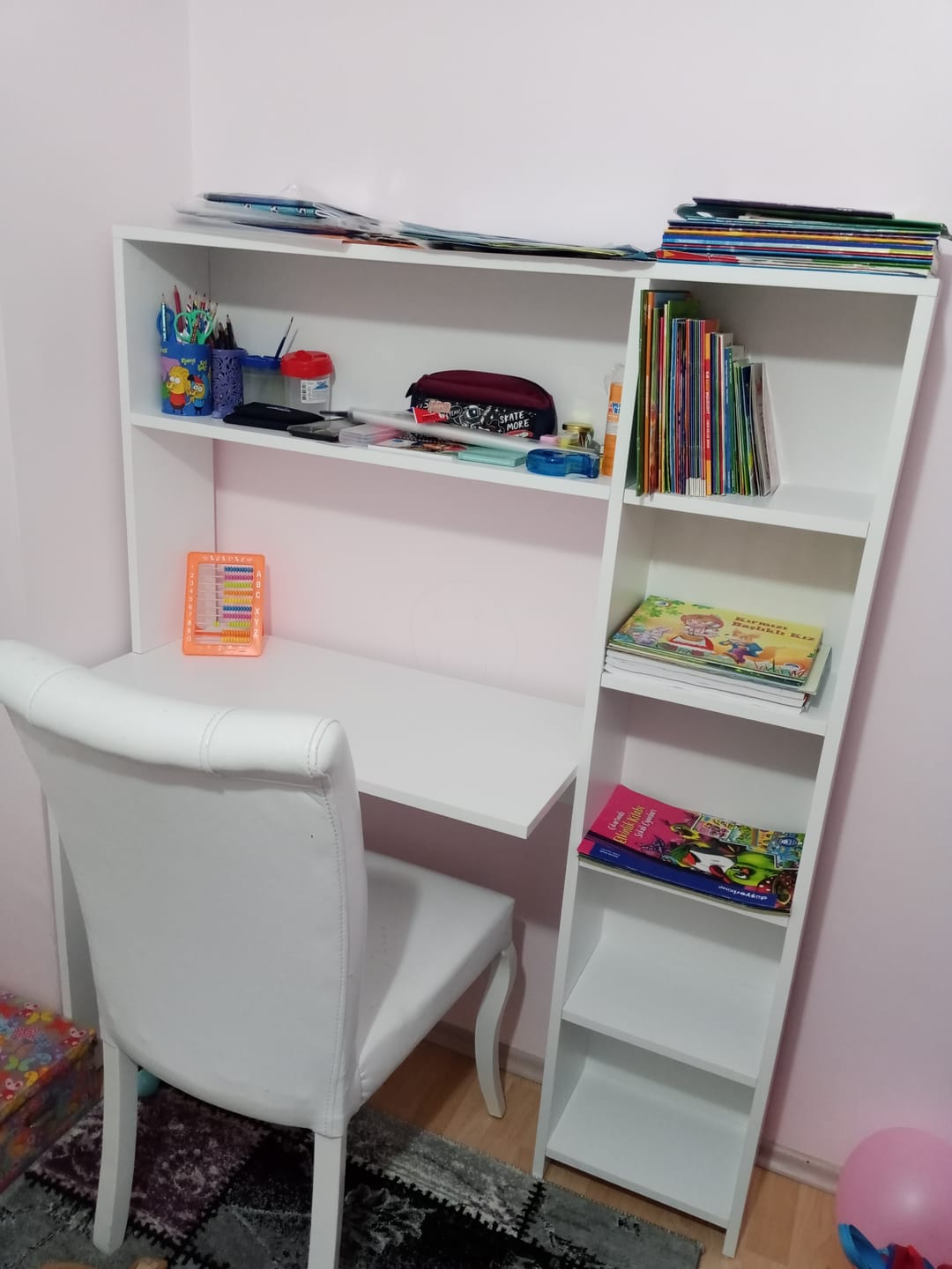 Customer photo review of Rani HA104 Kitaplıklı Raflı Bilgisayar Çalışma Masası Beyaz