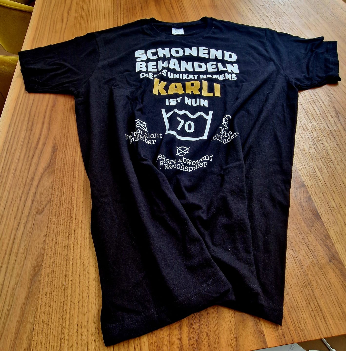 Customer photo review of Lustiges Geburtstags Shirt - Schonend Behandeln - Personalisierbares Herren T-Shirt