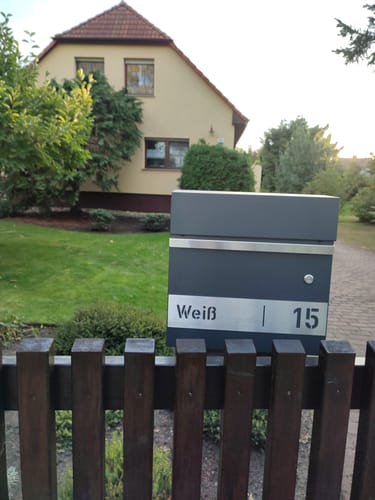Customer photo review of AlbersDesign Briefkasten B3 mit Klingeltaster in Anthrazit (RAL7016) personalisiert mit Edelstahlschild