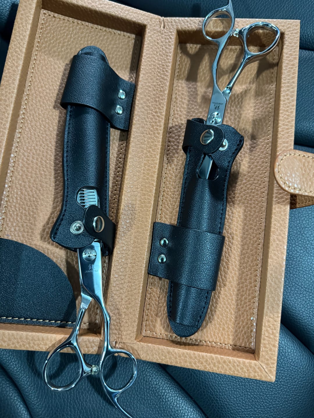 Customer photo review of Juntetsu VG10 Offset Cutting & Thinning Scissors Set