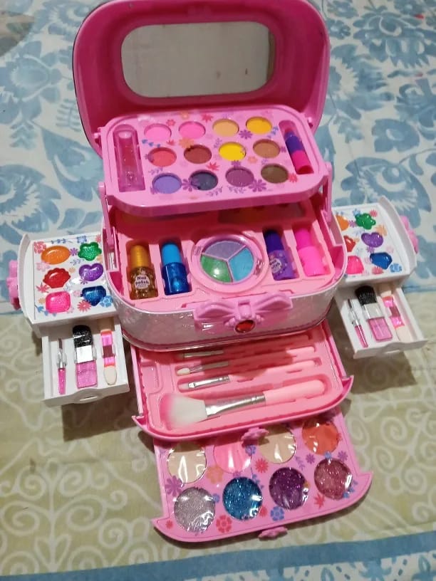 Customer photo review of Coffret de Maquillage Amusant pour Enfants