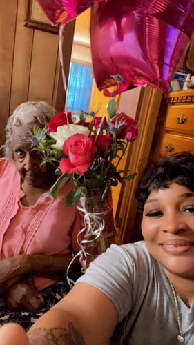 Customer photo review of turquoise daisy bracelet