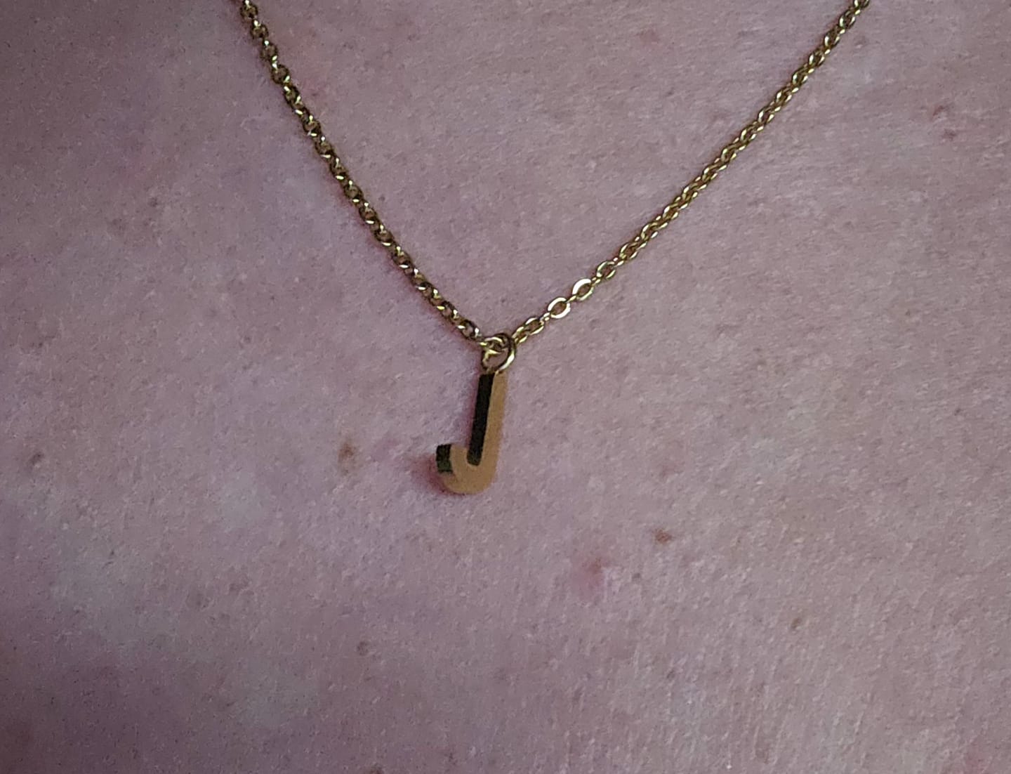 Customer photo review of Filigran Letter Halskette | 18K vergoldet