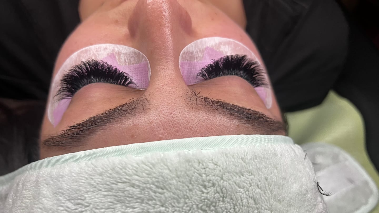 Customer photo review of Premium Eyelash Extensions 0.07mm