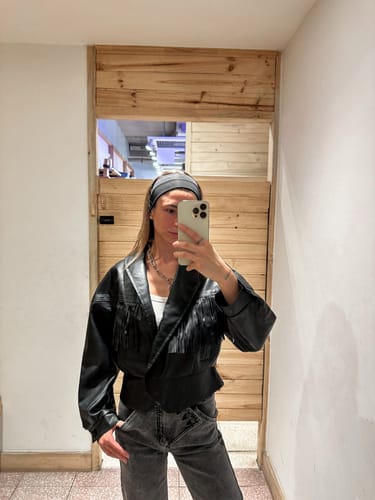 Customer photo review of Chaqueta Flecos P.U.  Black