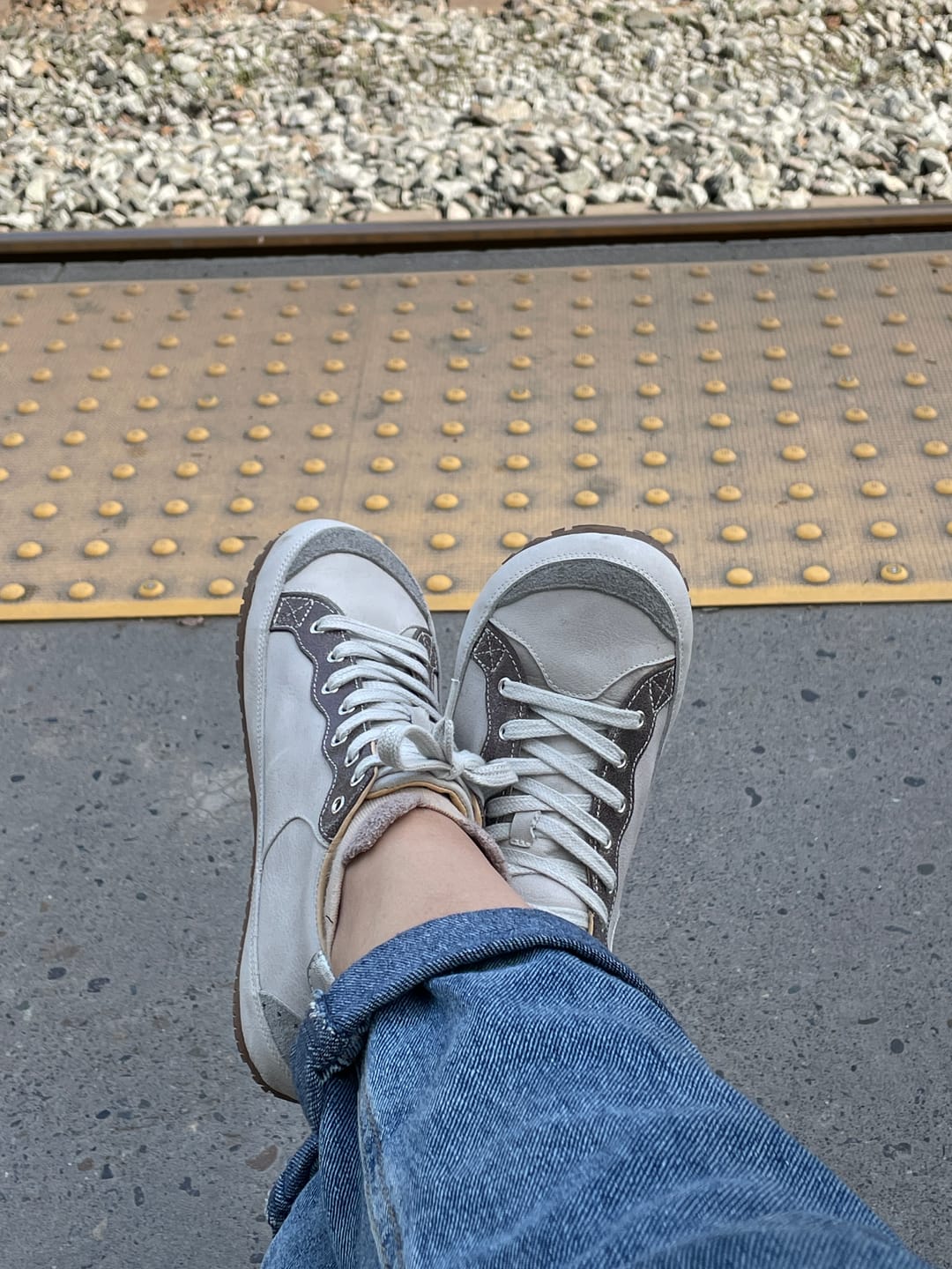 Customer photo review of Zapatilla A2. Plateada