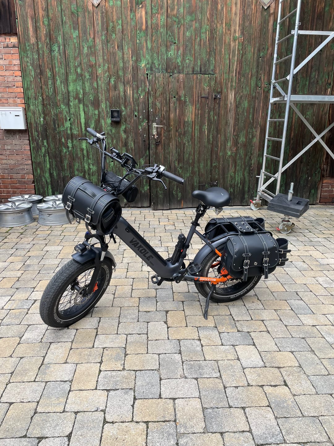 Customer photo review of Vakole SG20 Upgraded Version 250W 20" Fat Bike Electric Trekking Bike 48V 15.6Ah Samsung Battery