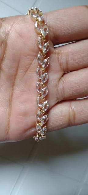 Customer photo review of The Luxsy Feuille Bracelet - Gold